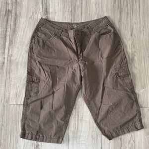 RIDERS BY LEE Brown Capris Size 18 W M